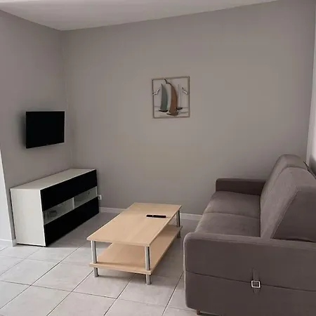 Grand 29 M2 Refait A Neuf En Centre-ville * Sète